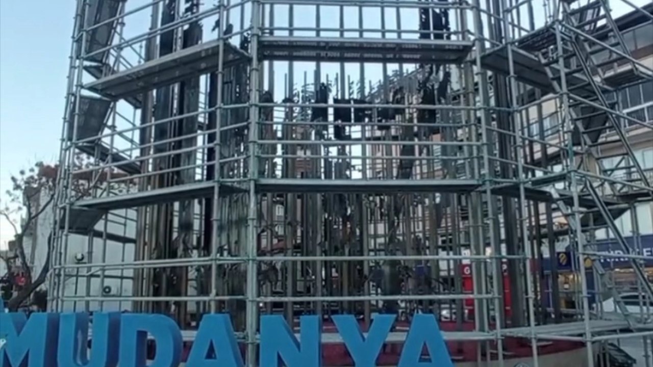 Mudanya Belediyesi'nden Atatürk Heykeli bakımına imece çağrı