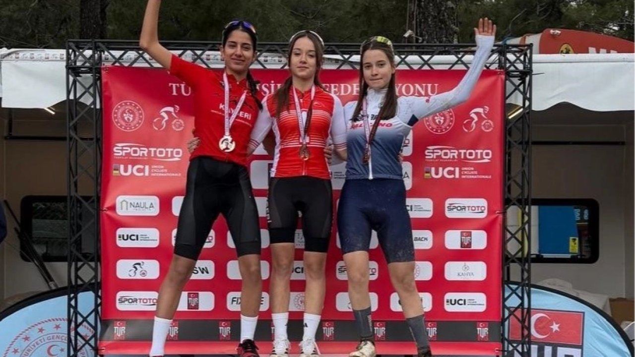 Sakarya Büyükşehirli sporculardan çifte gurur