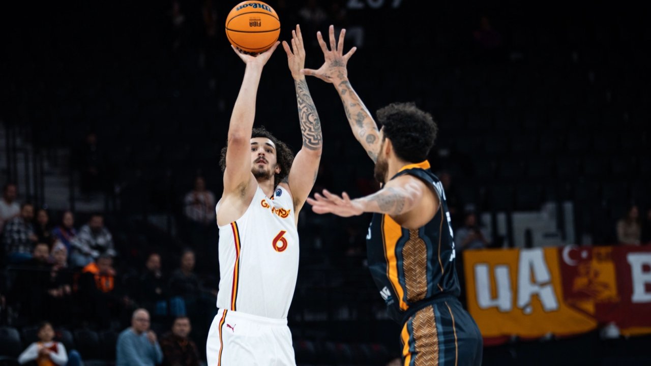 TOFAŞ, milli basketbolcu Sadık Emir Kabaca'yı kadrosuna kattı