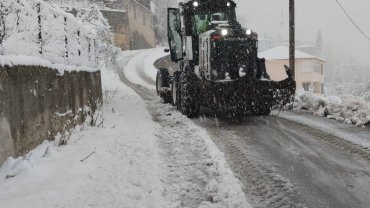 Trabzon Büyükşehir Ekipleri karla mücadeleyi sürdürüyor