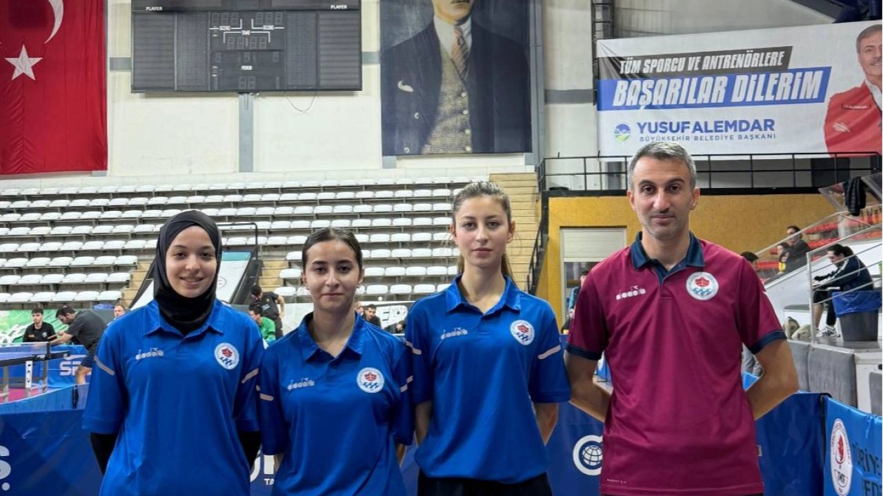 Trabzon Büyükşehir kadın masa tenisi takımı zirvede