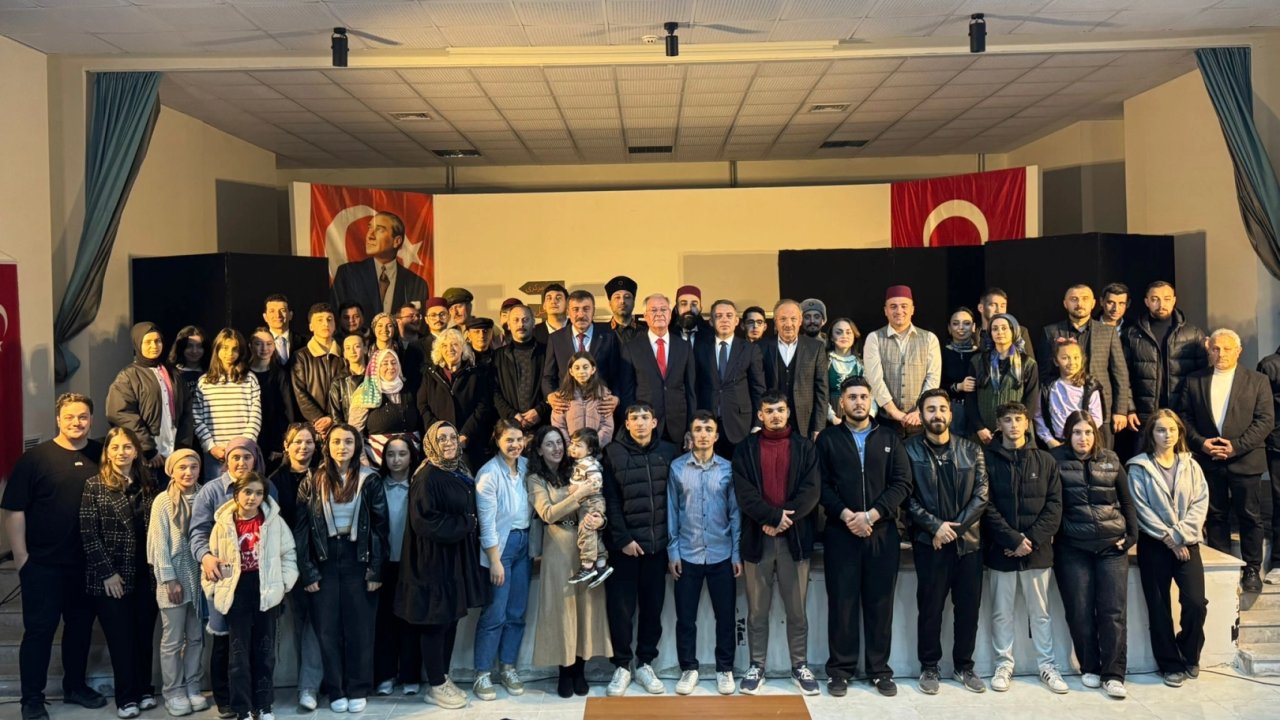 Trabzon’da “Muhacirlik” oyunu büyük ilgi gördü