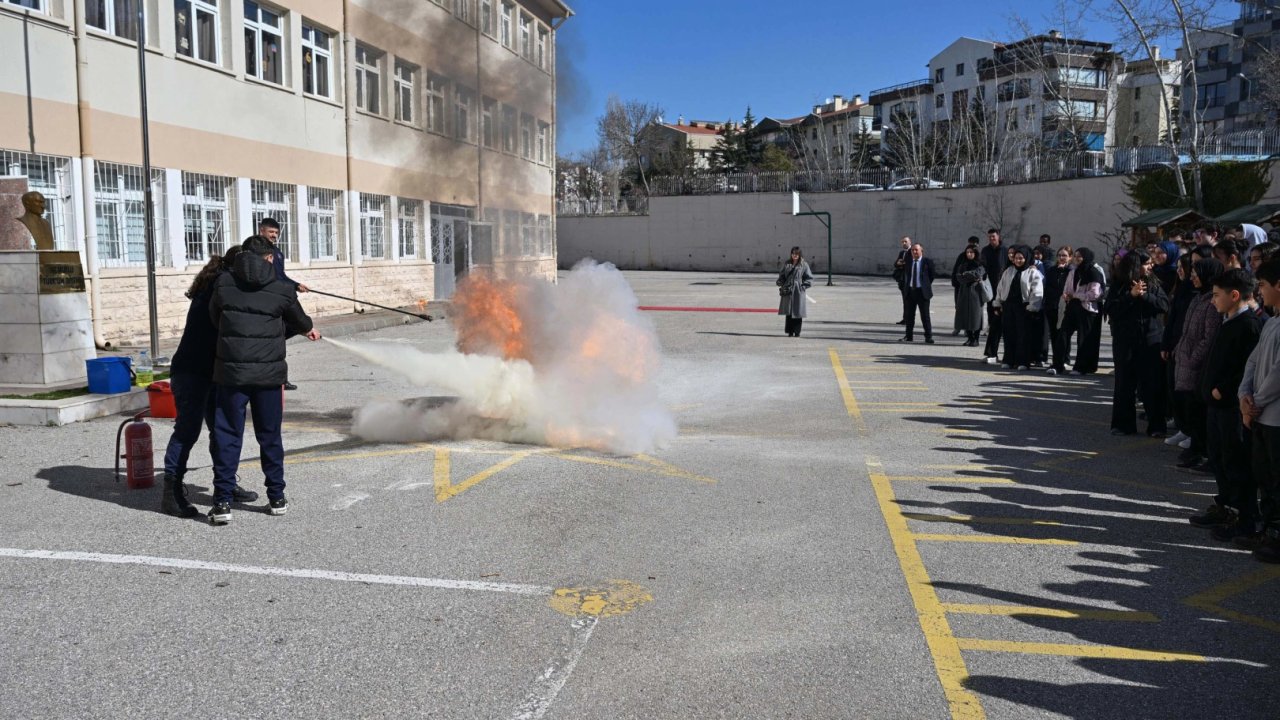 Ankara’da öğrencilere afet ve yangın eğitimi