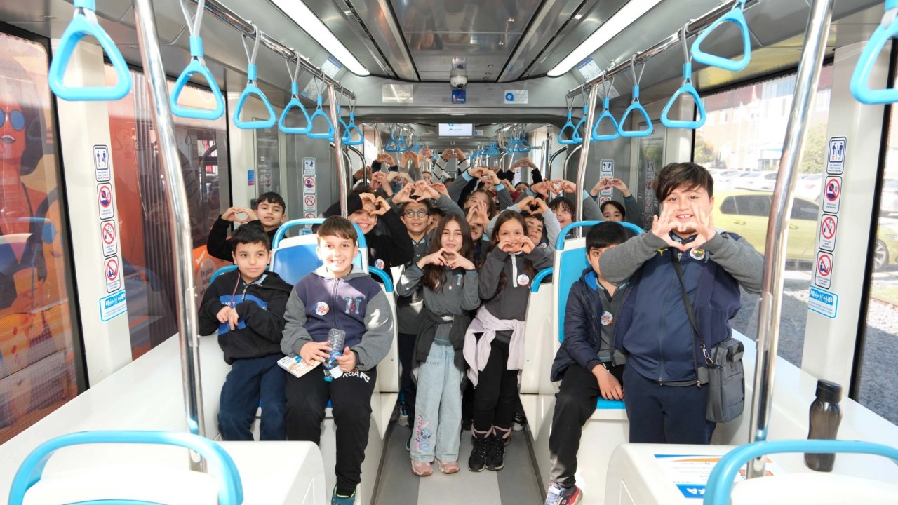 Antalya’da öğrenciler raylı sistemleri keşfetti