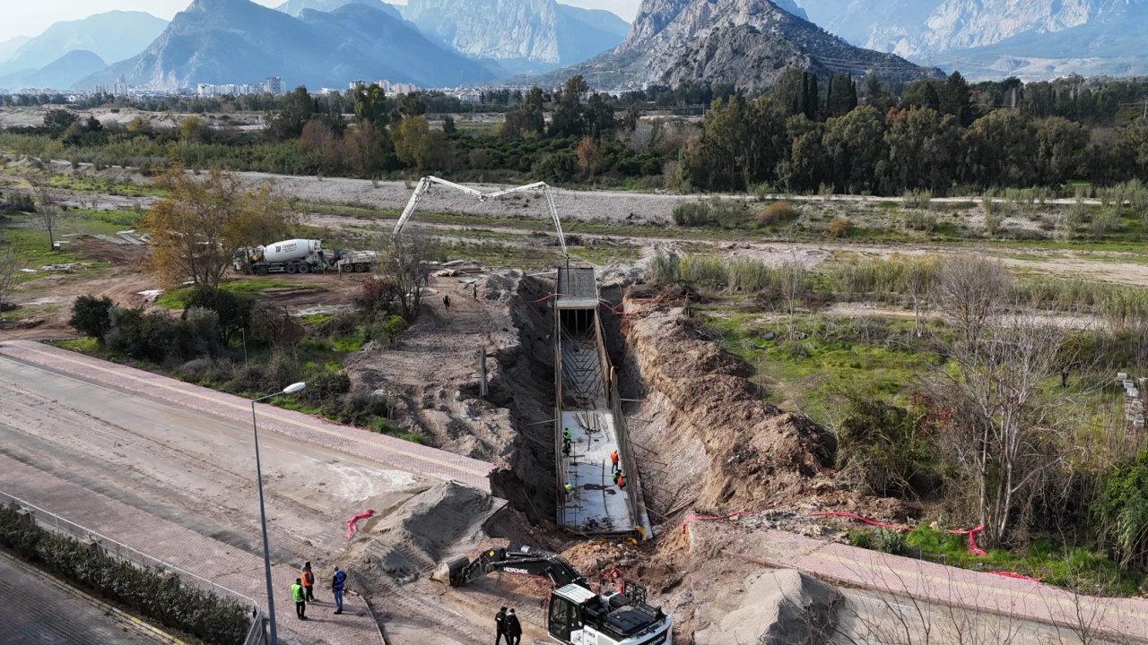 Antalya’da yağmursuyu altyapısı güçleniyor