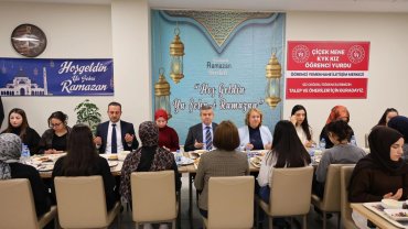 Artvin'de iftar sofrası gençlerle paylaşıldı