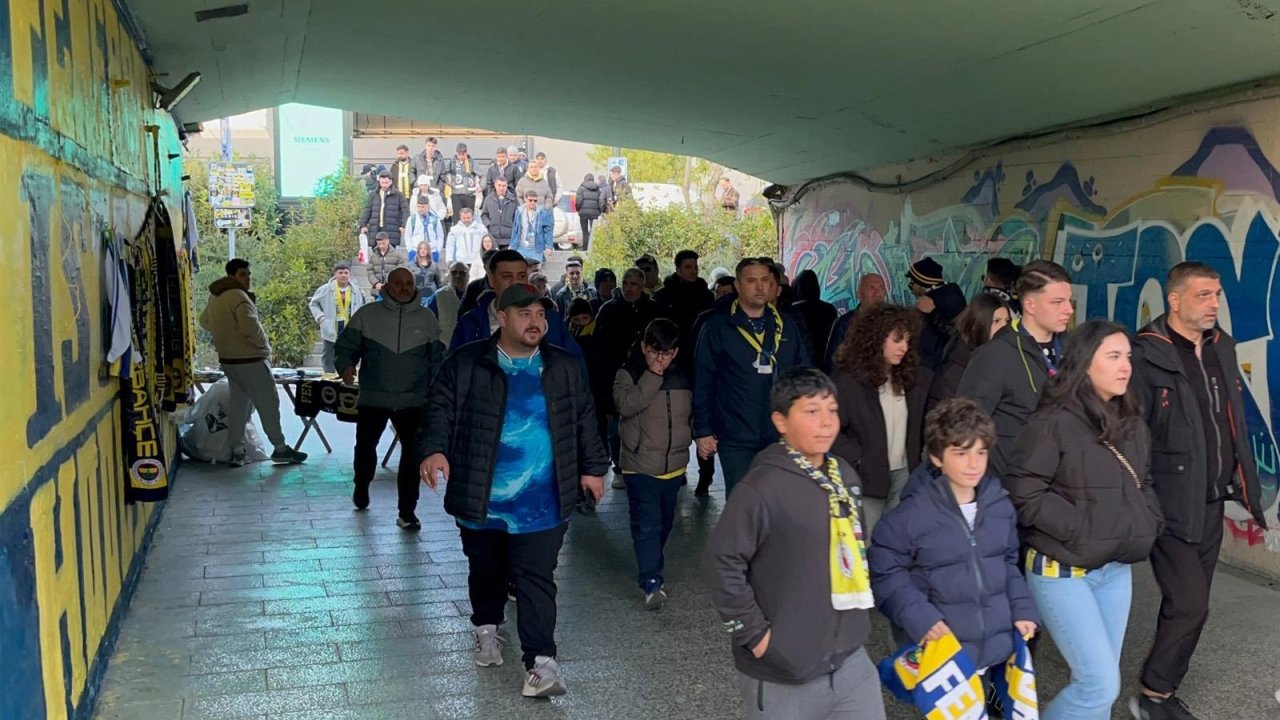 Başkan Akın’dan Sındırgılı depremzede gençlere spor desteği