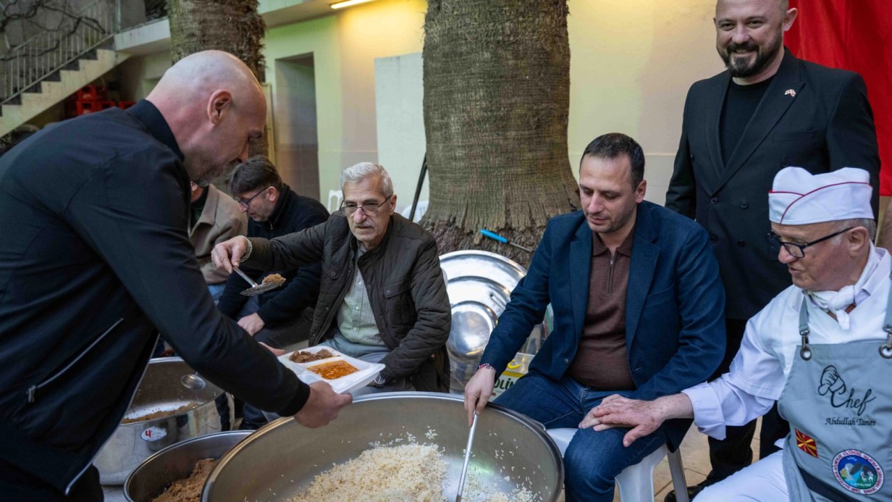 Başkan Eşki Makedonya göçmenlerinin iftar sofrasına konuk oldu