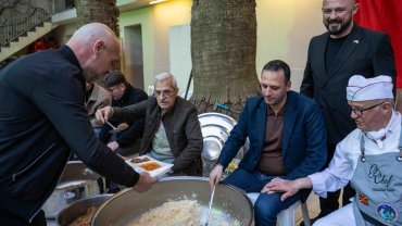 Başkan Eşki Makedonya göçmenlerinin iftar sofrasına konuk oldu