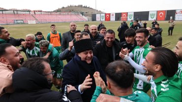 Başkan Özarslan Bağlumspor’a tribünden destek verdi