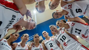 Başkent İz Kadınları yarı finalde