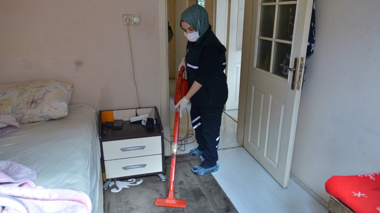 Bursa Büyükşehir evde bakım ve temizlikle gönüllere dokunuyor