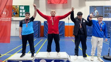 Bursa Büyükşehirli güreşçiler madalyaları topladı