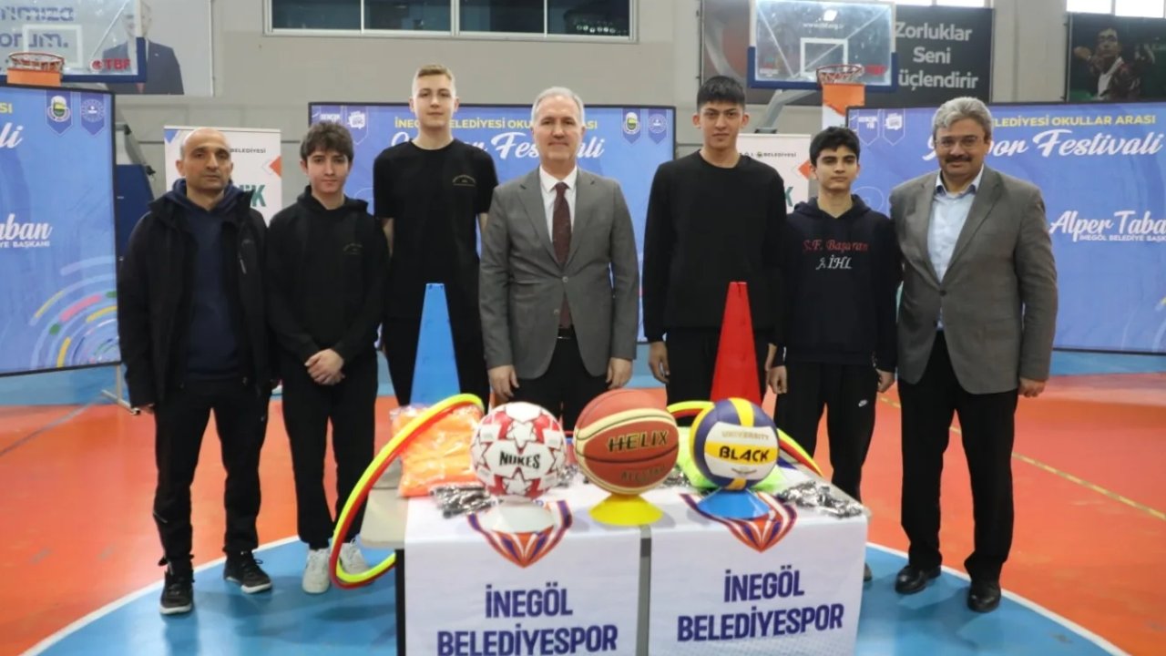 Bursa İnegöl'de 80 okula 700 bin TL’lik spor malzemesi desteği