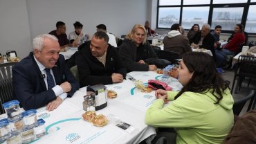 Bursa Nilüfer'de Başkan Özdemir vatandaşlarla iftarda buluştu