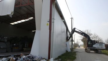 Bursa Nilüfer'de tarım alanındaki kaçak yapı yıkıldı