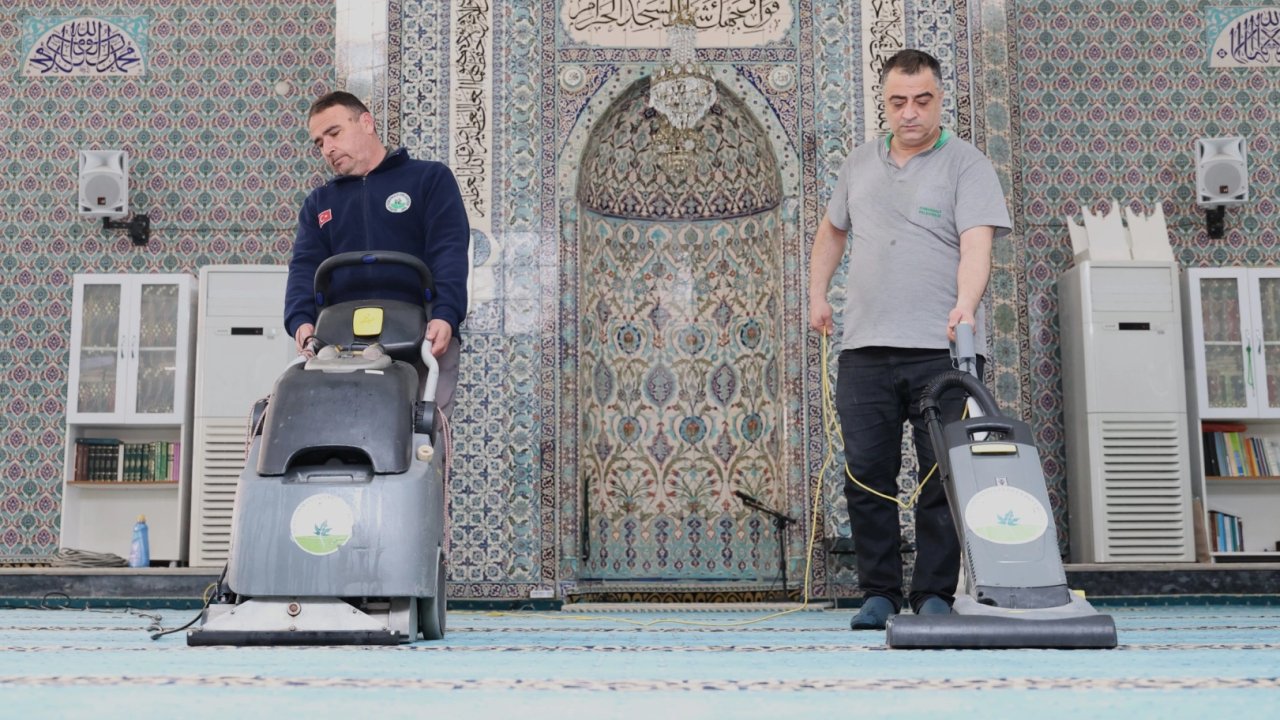Bursa Osmangazi’de camilerde bayram temizliği