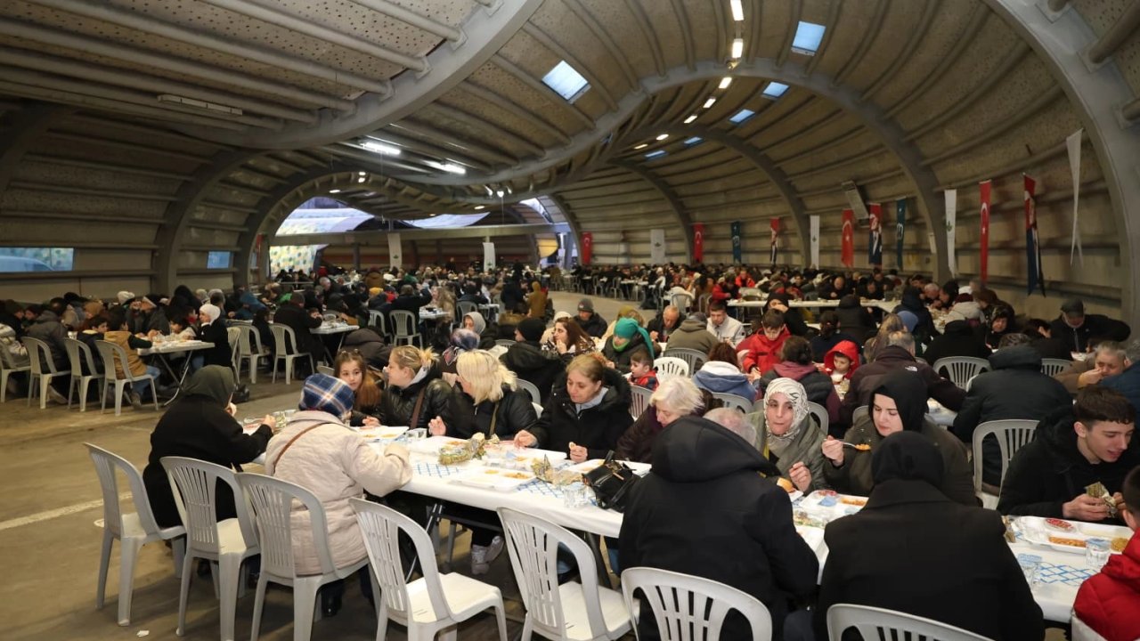 Bursa Osmangazi’de ramazan sofraları binlerce vatandaşı buluşturuyor