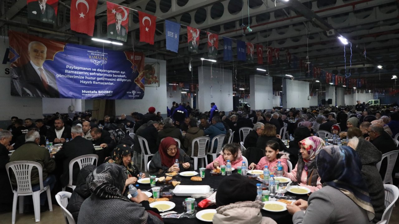 Bursa'da Gemlikliler Büyükşehir'in dayanışma sofrasında