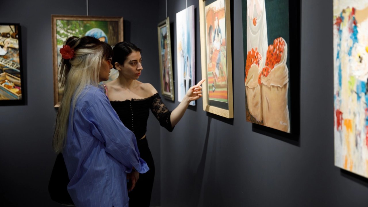 Bursa'da kadınların ışığı tuvalde hayat buldu