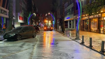 Çayırova'da caddelerde bayram temizliği