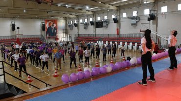 Çiğli’de 8 Mart ruhu: Kadınlar sanatla, sporla ve yürüyüşle buluştu