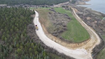 Çorum Çomar Barajı’nda yol genişletme çalışmaları sürüyor