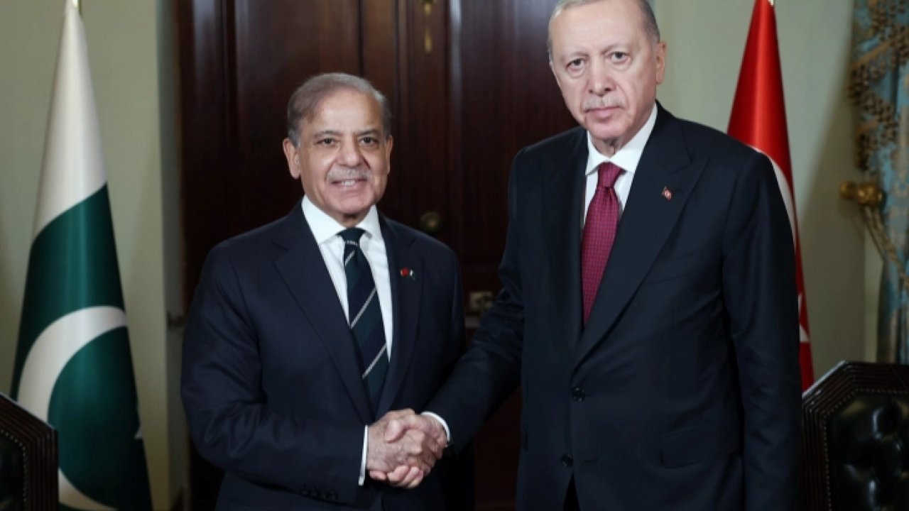 Cumhurbaşkanı Erdoğan, Şahbaz Şerif'le görüştü.. Erdoğan'ın barış diplomasisi sürüyor