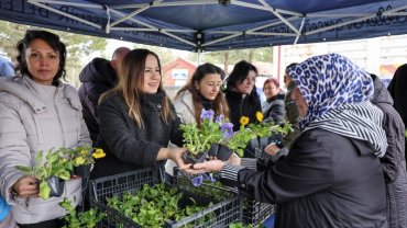 Eskişehir’de mezarlık ziyaretinde gelenek sürüyor