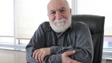 Gazeteci Mustafa Özke, Adana’yı eserleriyle dünyaya tanıtıyor