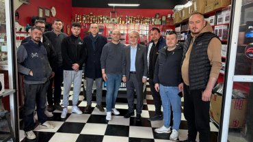 İYİ Partili Akalın’dan araç aksesuarı sektörüne ziyaret