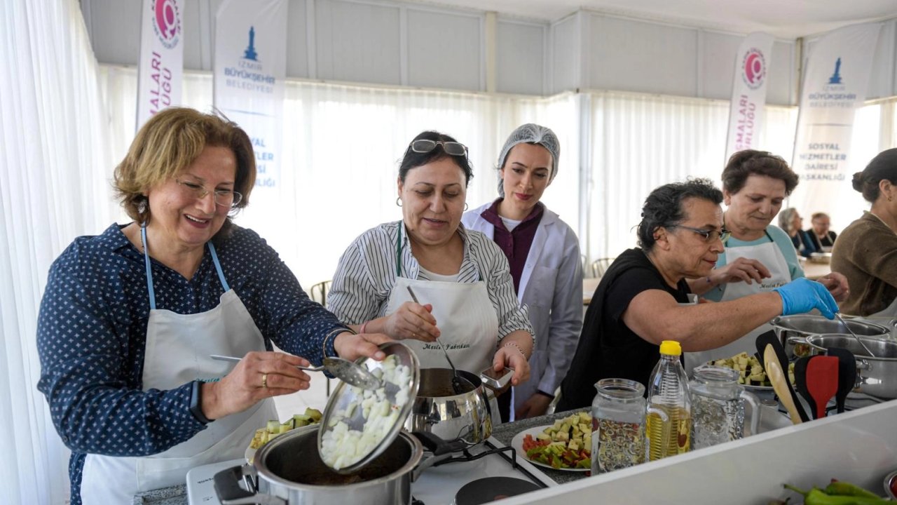 İzmir'de Mahalle Mutfağı açıldı