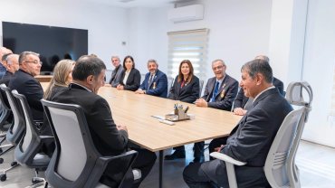 İzmir'de şehit aileleri derneklerinden Başkan Tugay’a ziyaret