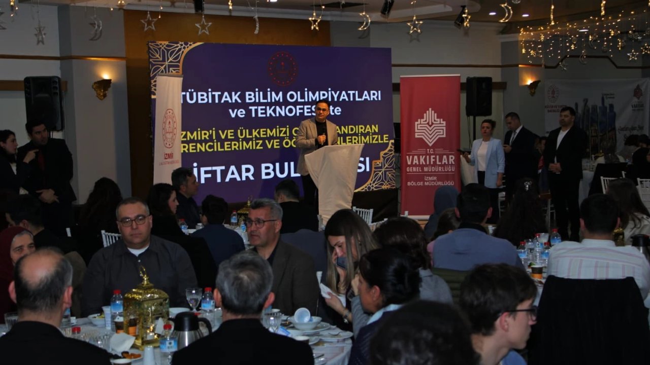 İzmir'de TÜBİTAK ve TEKNOFEST'in başarılı öğrenci ve öğretmenleri ağırlandı