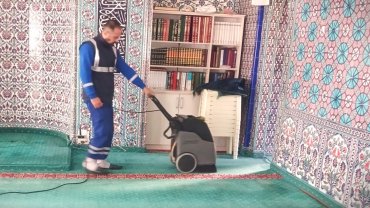 İzmir’in camilerinde bayram temizliği