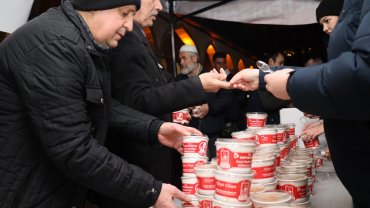 İzmit'te Çanakkale Şehitleri anısına helva ikramı