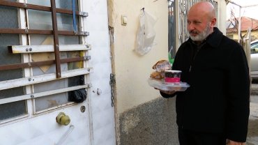 Kayseri Kocasinan'dan vatandaşlara sıcak yemek hizmeti
