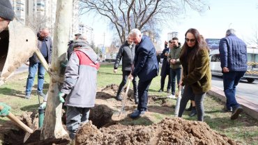 Kayseri Melikgazi'de bahar fidan dikimiyle geldi