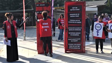 Kırmızı kapının anahtarları Bornovalı kadınların elinde