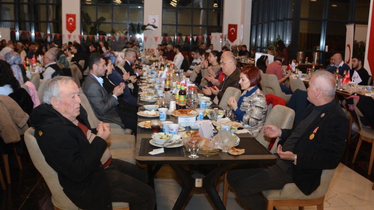 Kızılay Bornova’dan vefa gecesi