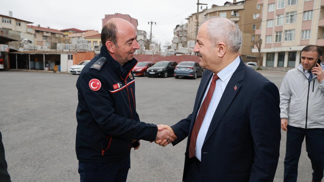 Kocaeli Gebze’de bayram öncesi kamu personeline ziyaret