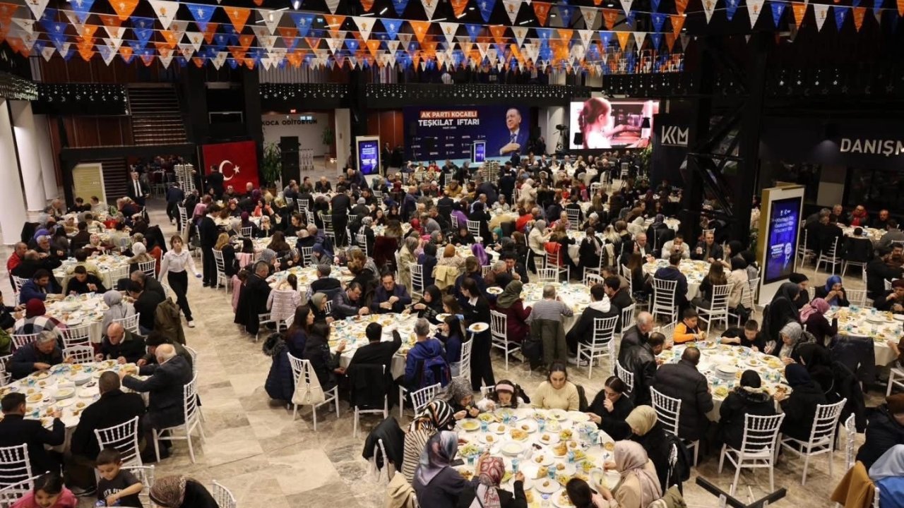 Kocaeli il iftarına binlerce kişi katıldı