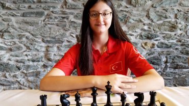 Kraliçeler Online Satranç Festivali'nde yarı finalde Bursalı bir isim
