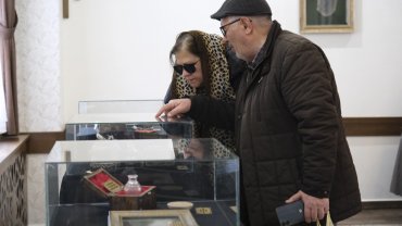 Kutsal Emanetler Bedesten'de