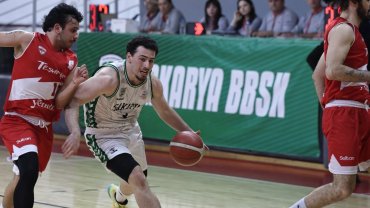 Lider Sakarya play-off’a çeyrek finalden gidiyor