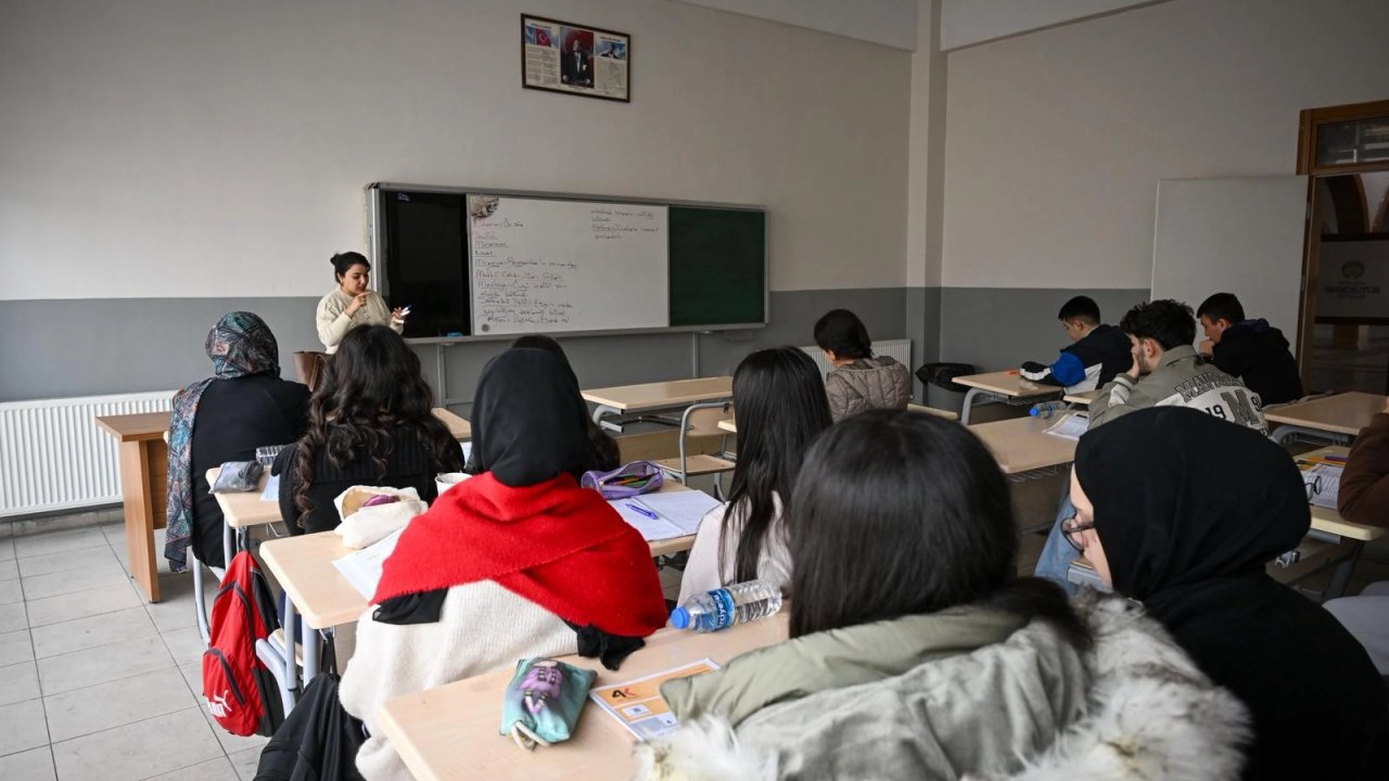 Malatya'da gençlerin üniversite hedefine Büyükşehir desteği