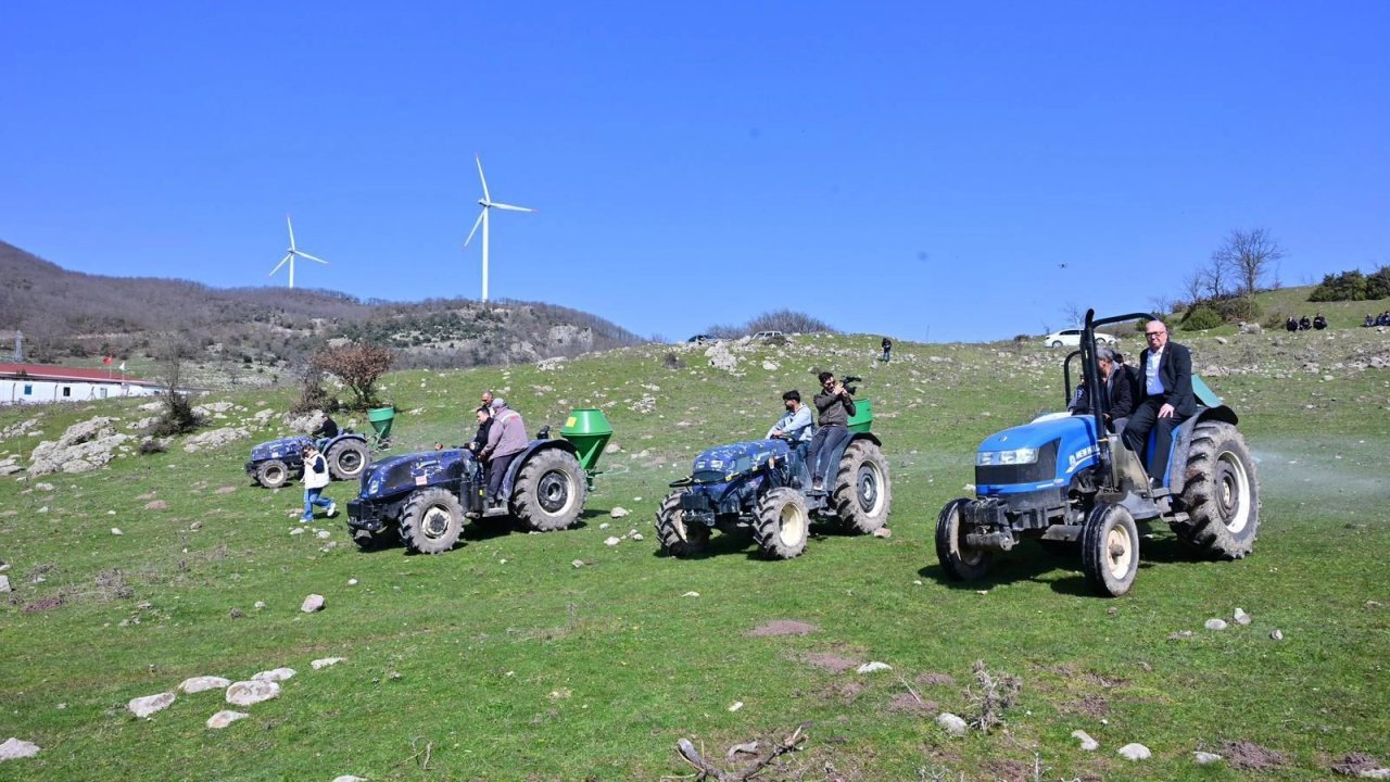 Manisa Kırkağaç’ta meralara gübre desteği