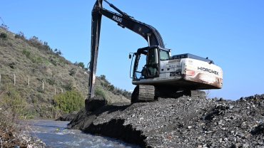 Manisa'da MASKİ Kırtık Deresi’ni temizledi