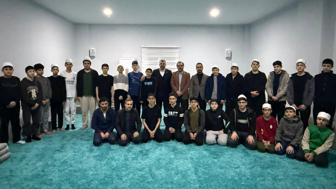 Mardin Milletvekili Faruk Kılıç, Hafız öğrencilerle sahurda buluştu