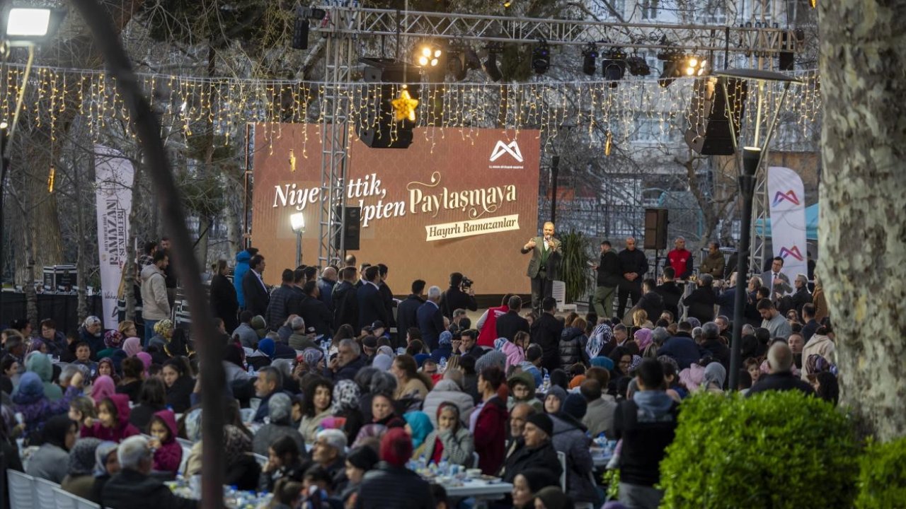 Mersin Mut’ta iftar sofrasında halk bir araya geldi